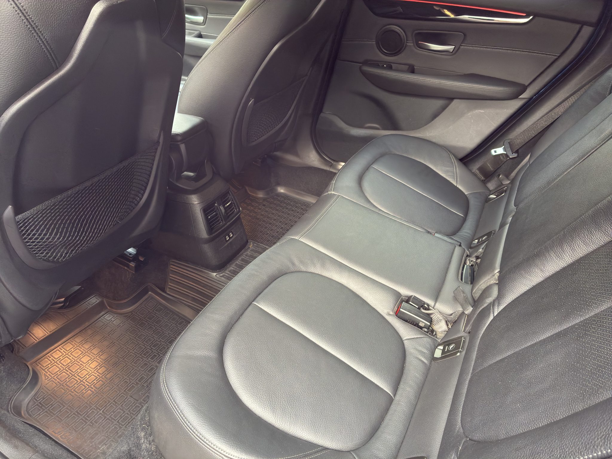 BMW218D_11_converted